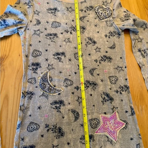 Scrapbook Beige Shirt with Black and Yellow Graphic - Picture 15 of 16